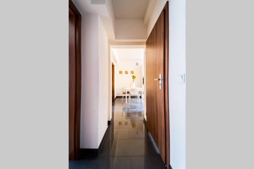 3 Rooms Big Apartment - 150 M Town Hall - Nice Design Βρότσλαβ Εξωτερικό φωτογραφία