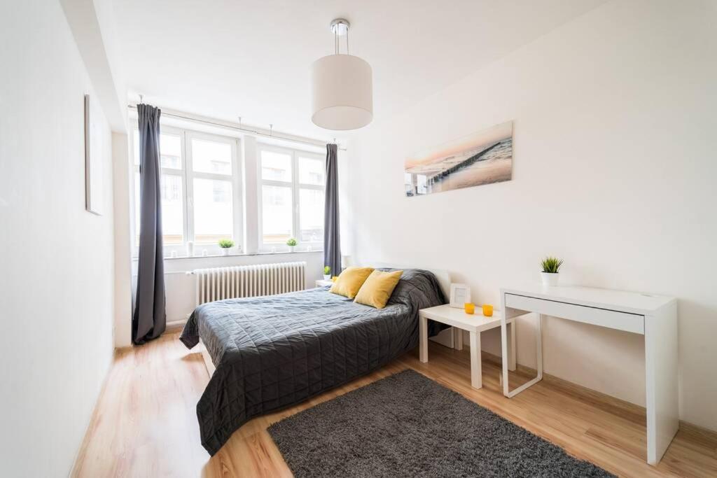 3 Rooms Big Apartment - 150 M Town Hall - Nice Design Βρότσλαβ Εξωτερικό φωτογραφία